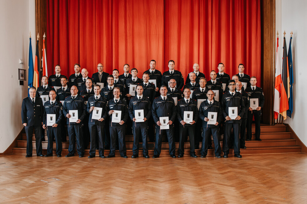 Gruppenfoto der Ernennungs- und Beförderungsveranstaltung im September.