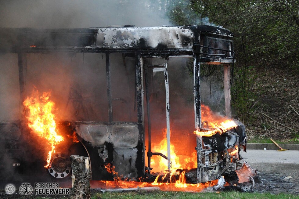 Reisebus im Vollbrand