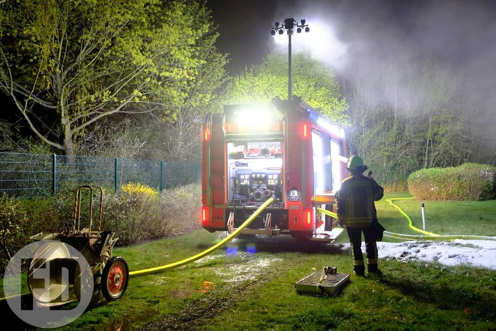 Einsatzfahrzeug der Berliner Feuerwehr im Einsatz