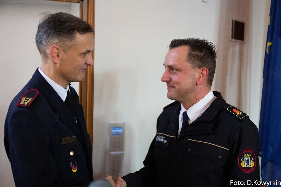 Gratulation an den gewählten Landesjugendfeuerwehrwart Nico Hillebrand (re.).