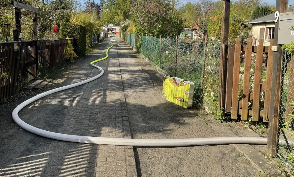 Wasserversorgung bei Laubenbrand in Mariendorf