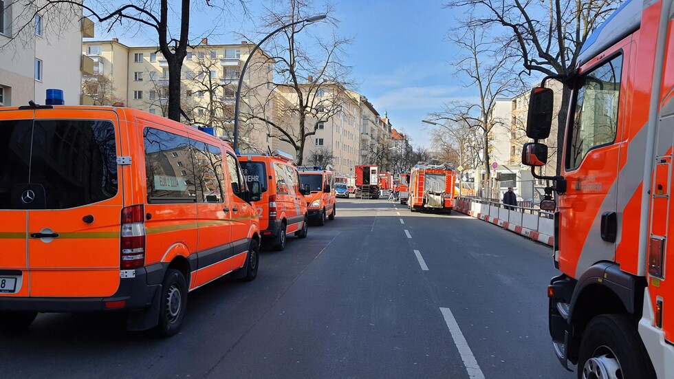 Einsatzfahrzeuge in der Güntzelstraße