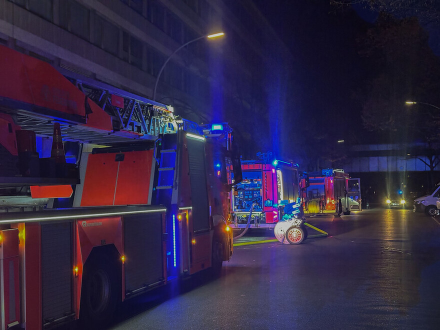 Einsatzfahrzeuge in der Nestorstraße