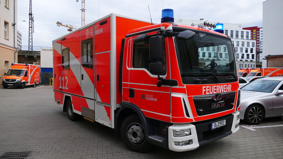 Das neue Fahrzeug ist auf einem Lkw-Fahrgestell aufgebaut.