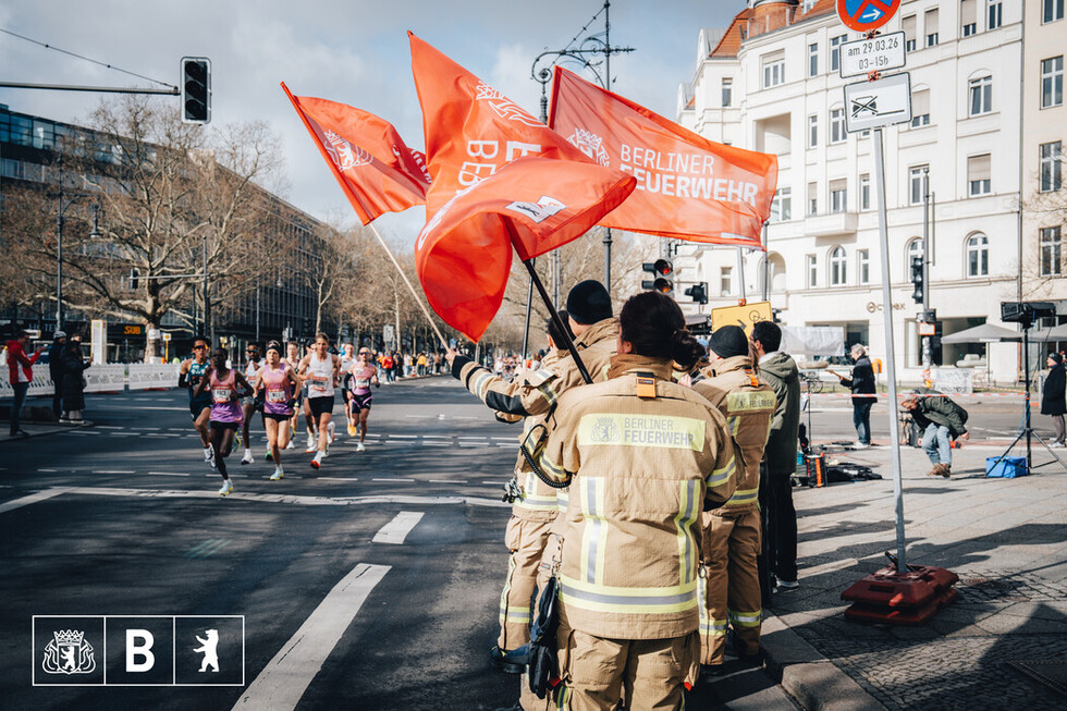 Berliner Halbmarathon – Die Berliner Feuerwehr mittendrin