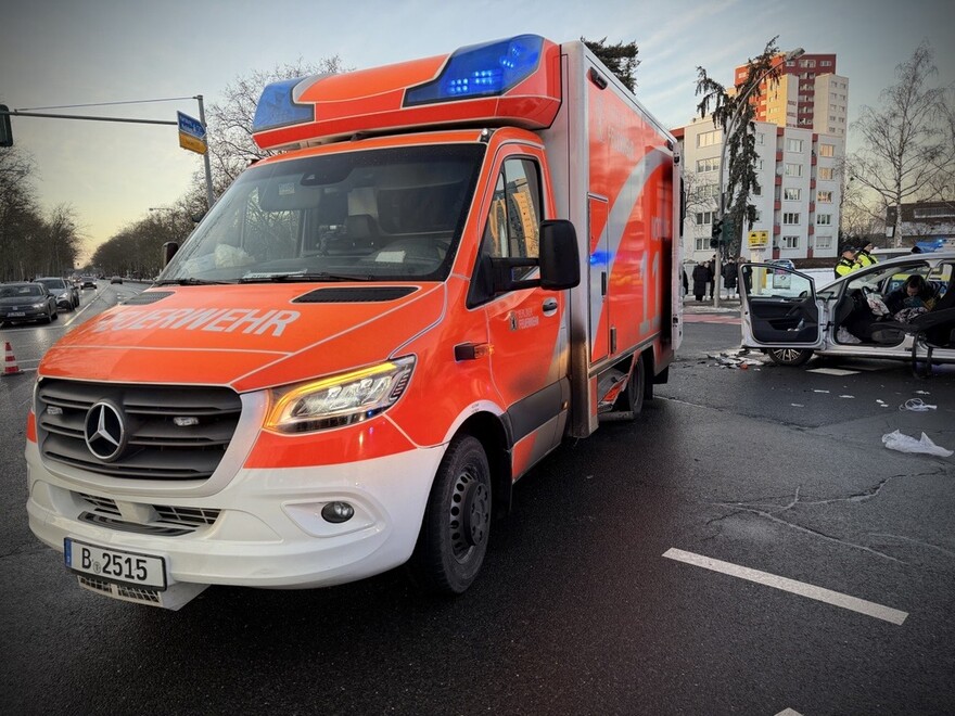 beschädigte Fahrzeuge nach der Kollision