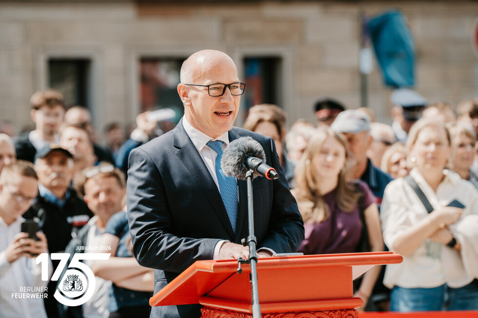 Der Regierende Bürgermeister von Berlin, Kai Wegner, während seiner Ansprache