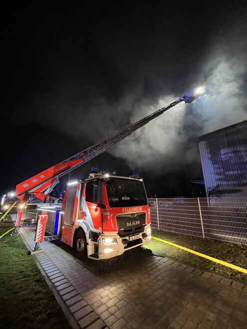 Drehleiter bei der Brandbekämpfung