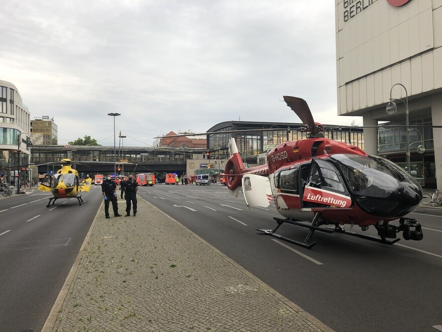 2 Rettungshubschrauber an der Einsatzstelle