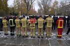 Einsatzkräfte am Feuerwehr-Ehrenmal