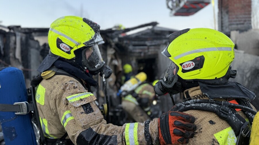 Einsatzkräfte der Berufs- und Freiwilligen Feuerwehr