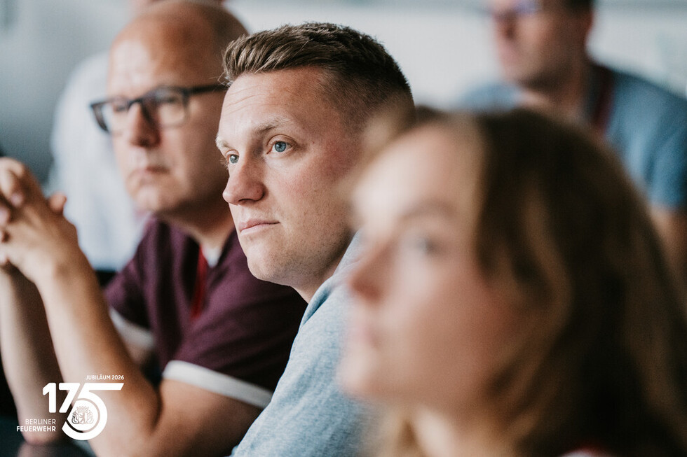 Die Teilnehmenden tauschen sich im Rahmen eines Workshops aus.