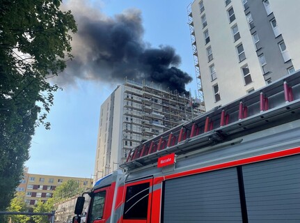LHF vor dem Brandobjekt