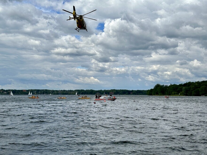 Hubschrauber über dem Wannsee