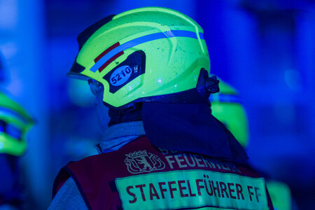 Staffelführer der Freiwilligen Feuerwehr an der Einsatzstelle 