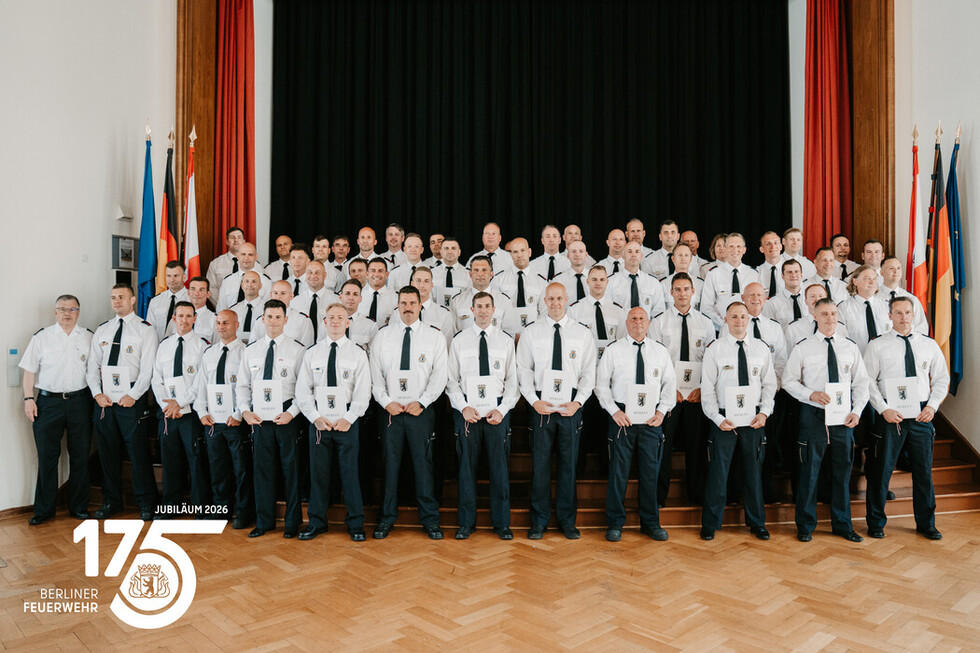 Gemeinsames Gruppenfoto der beförderten bzw. ernannten Kolleginnen und Kollegen