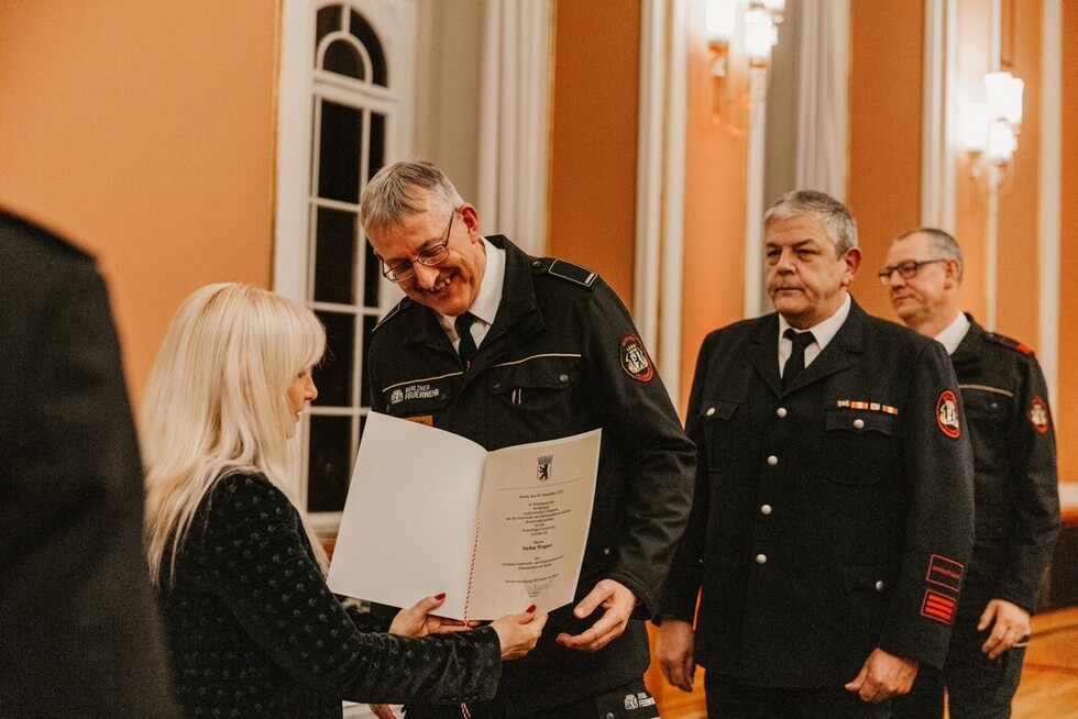 Verleihung des goldenen Feuerwehr- und Katastrophenschutz-Ehrenzeichens