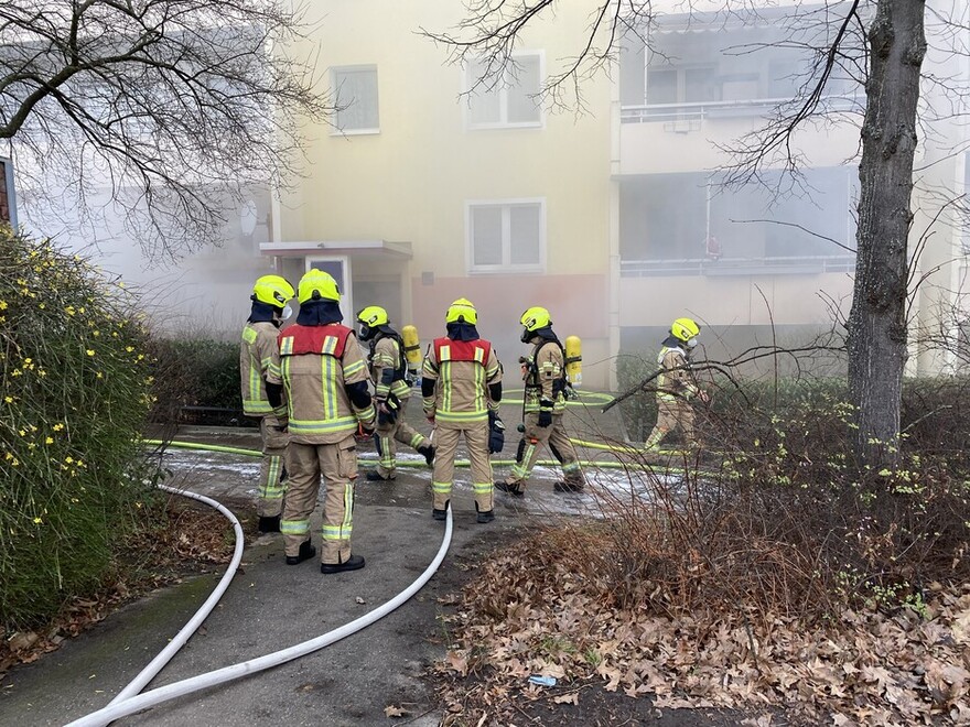 Einsatzkräfte bei der Arbeit