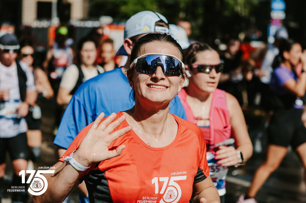 Auch zahlreiche Angehörige der Berliner Feuerwehr gingen beim 52. BMW BERLIN-MARATHON an den Start.