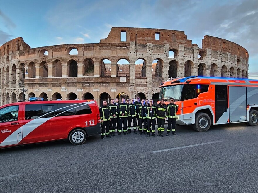 Fahrzeugaufstellung vor dem Colloseum