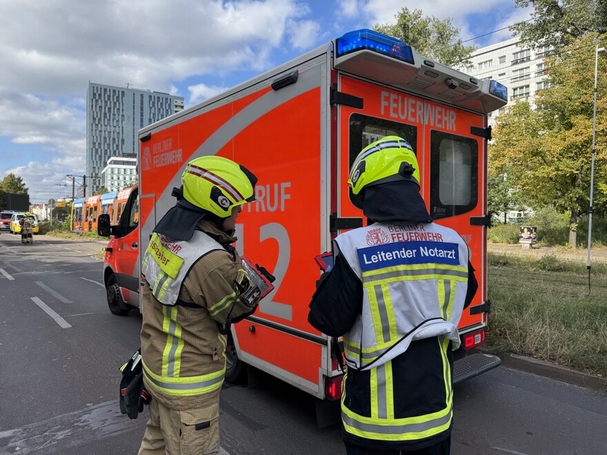 Führungskräfte bei der Lagebesprechung