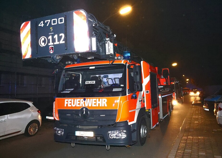Drehleiter der Feuerwache Marienfelde an der Einsatzstelle. 