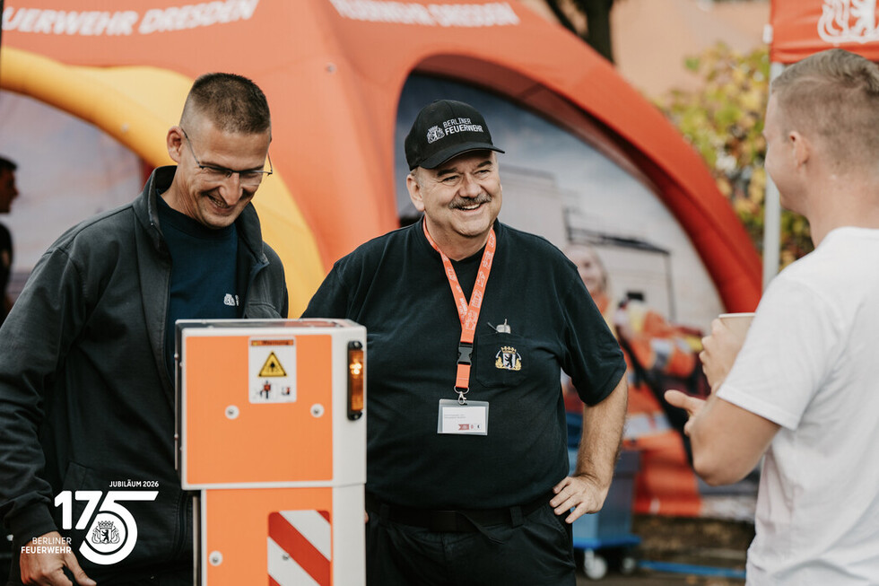 Der Messeauftritt der Berliner Feuerwehr führte zu zahlreichen Gespräche am Stand und auf der Außenfläche.