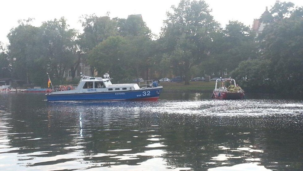 Polizeiboot und Feuerwehr-Mehrzweckboot