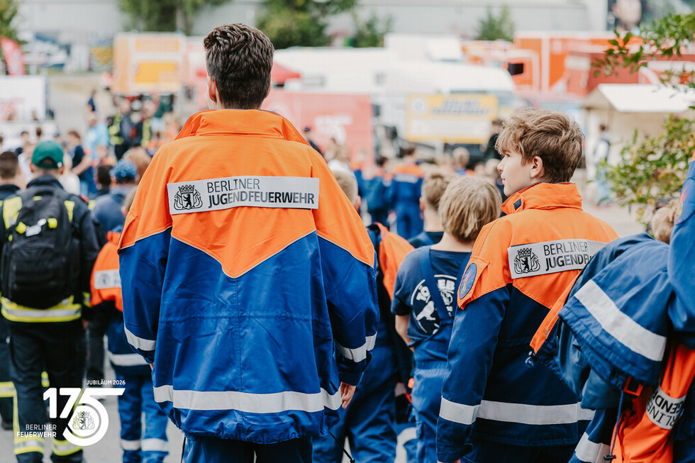 Mitglieder der Jugendfeuerwehr auf dem RAW-Gelände