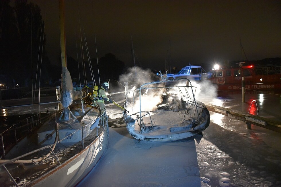 Löschboot im Einsatz