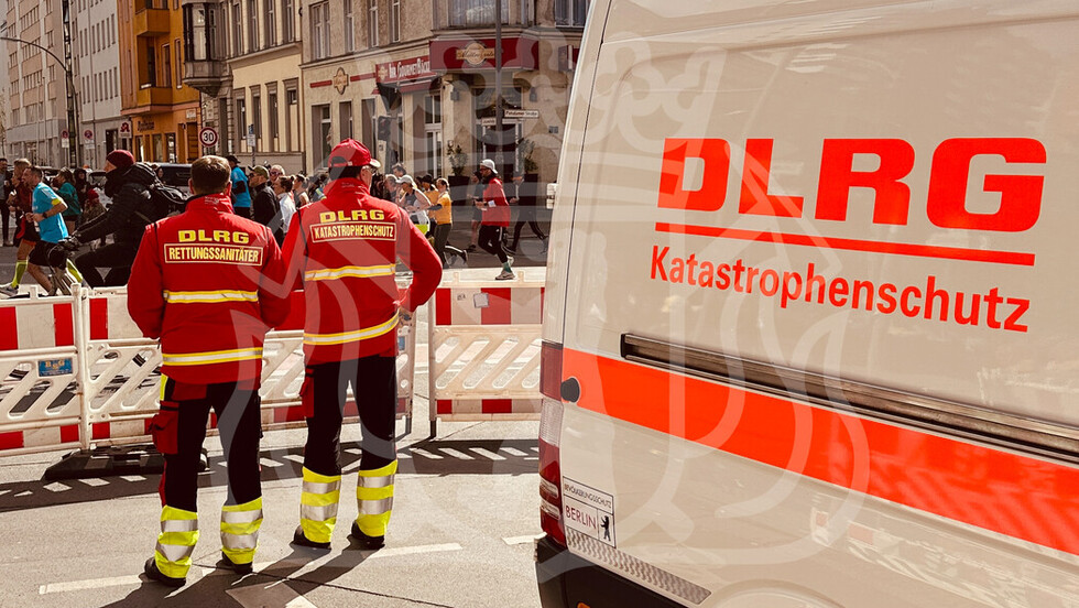 Einsatzkräfte der DLRG stehen bereit