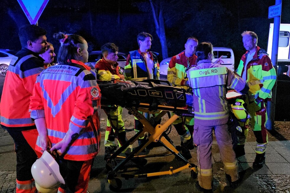 Besprechung der Rettungskräfte