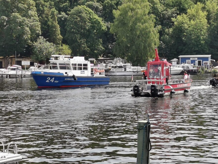 Mehrzweckboot und Polizeiboot