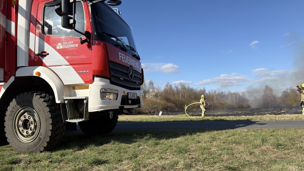 LF-KatS der Freiwilligen Feuerwehr im Einsatz in Neu-Hohenschönhausen