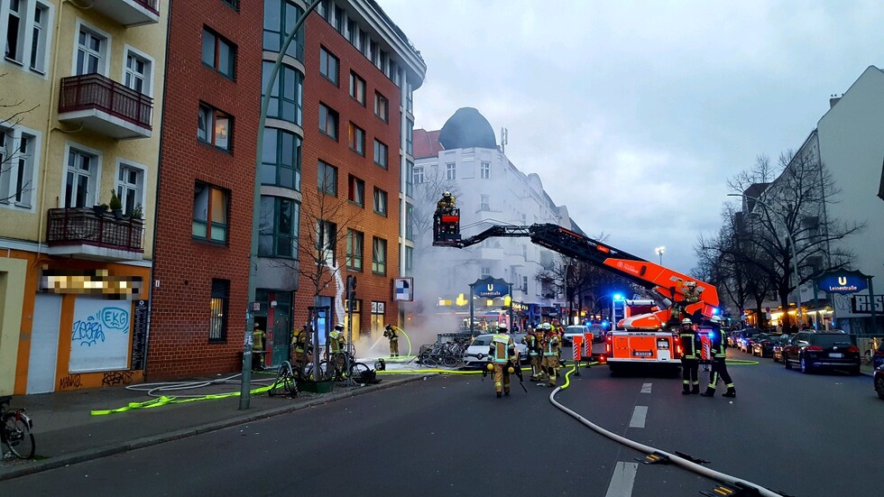 Personenrettung über DLK-Gelenk