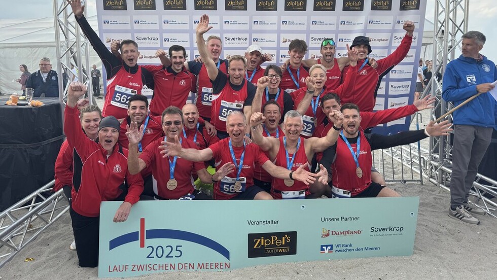 Gruppenbild beider Staffeln LzdM 2025