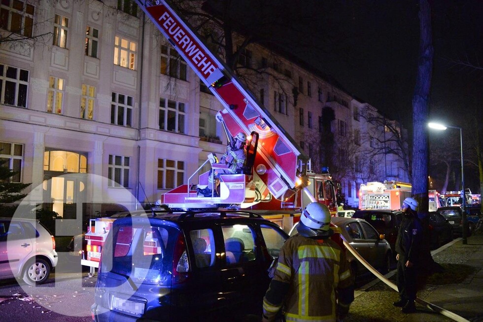 aufgerichtete Drehleiter