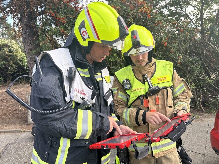 Absprache zwischen den Führungskräften C und B der Berliner Feuerwehr