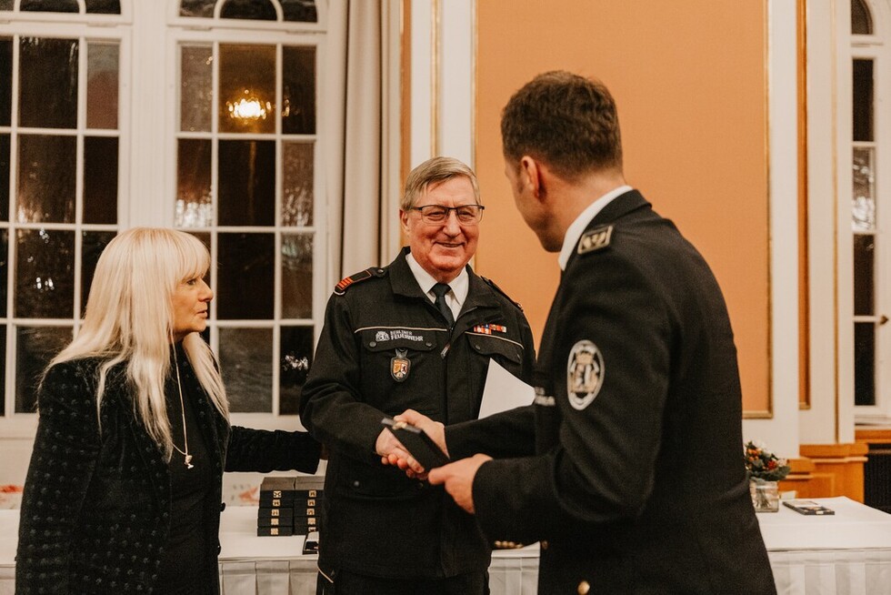 Verleihung des goldenen Feuerwehr- und Katastrophenschutz-Ehrenzeichens