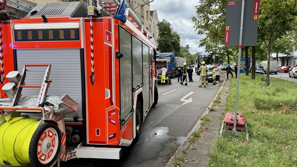 Einsatzstelle mit Einsatzfahrzeugen