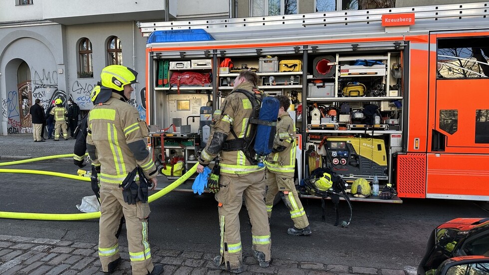 Einsatzkräfte nach dem Atemschutzeinsatz