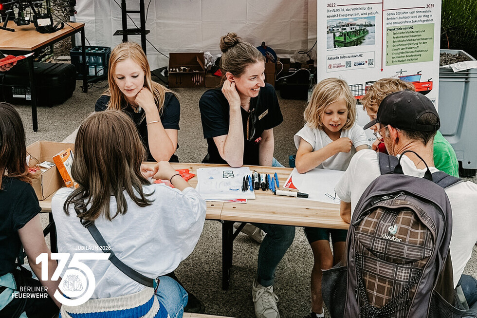 Berliner Feuerwehr bei der Langen Nacht der Wissenschaften 2026