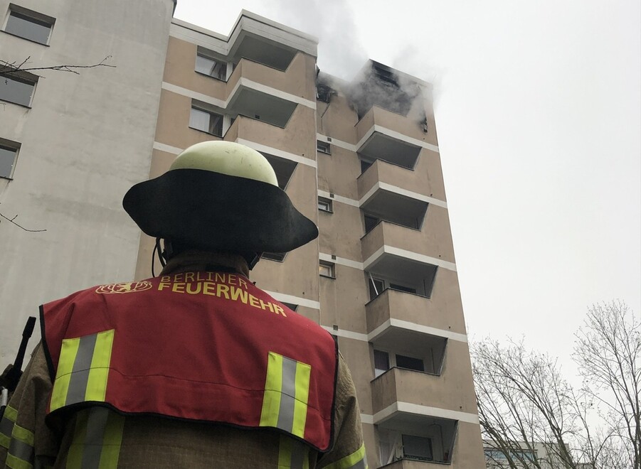 Ein Staffelführer überwacht den Einsatzerfolg