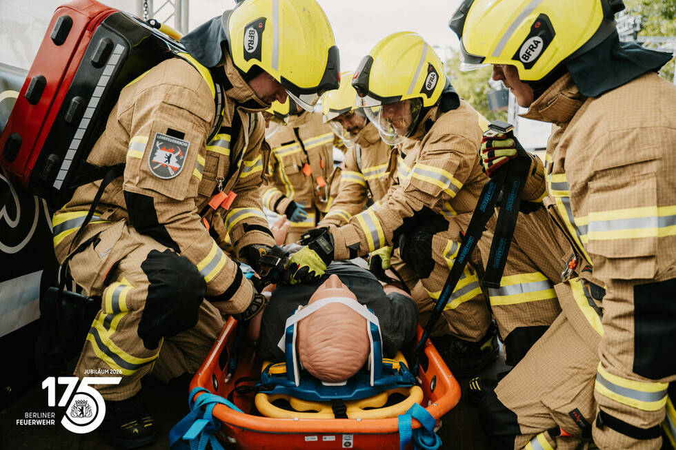 Jeder Handgriff zählt: Bei der den Fire & Rescue Games flossen Schnelligkeit, Teamarbeit und die fachgerechte Umsetzung in die Bewertung ein.