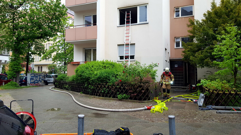 Steckleiter zur Personenrettung aus dem 1. OG