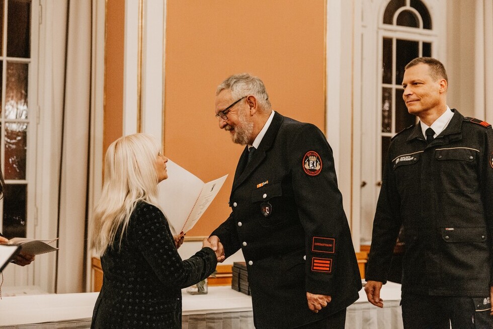 Verleihung des goldenen Feuerwehr- und Katastrophenschutz-Ehrenzeichens