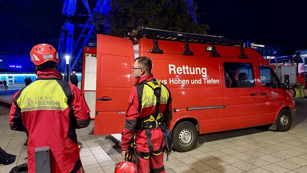 Spezialkräfte zur Rettung aus Höhen und Tiefen vor Ort