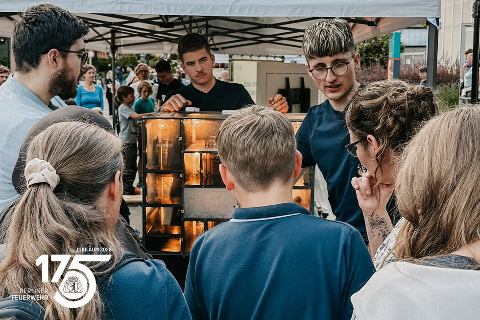 Berliner Feuerwehr bei der Langen Nacht der Wissenschaften 2026