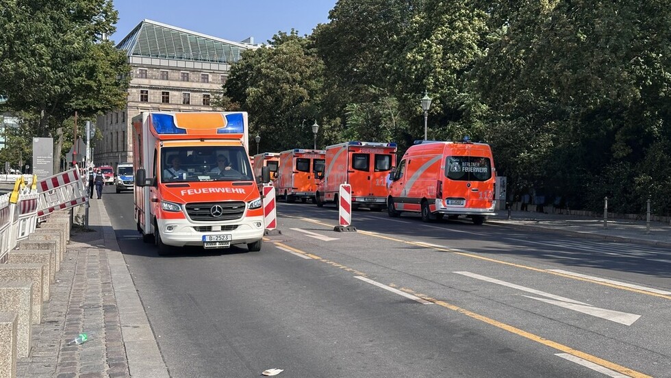 RTW auf dem Weg zum Einsatzort RTW auf dem Weg zum Einsatzort