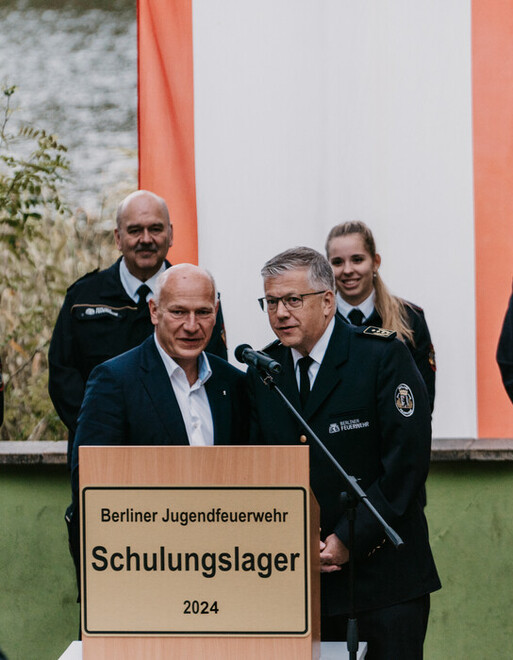 Der regierende Bürgermeister Kai Wegener und der Landesbranddirektor Dr. Karsten Homrighausen bei der Eröffnungsrede